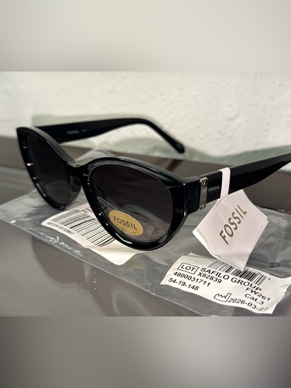 Fossil Women's Glossy Black Round Sunglasses